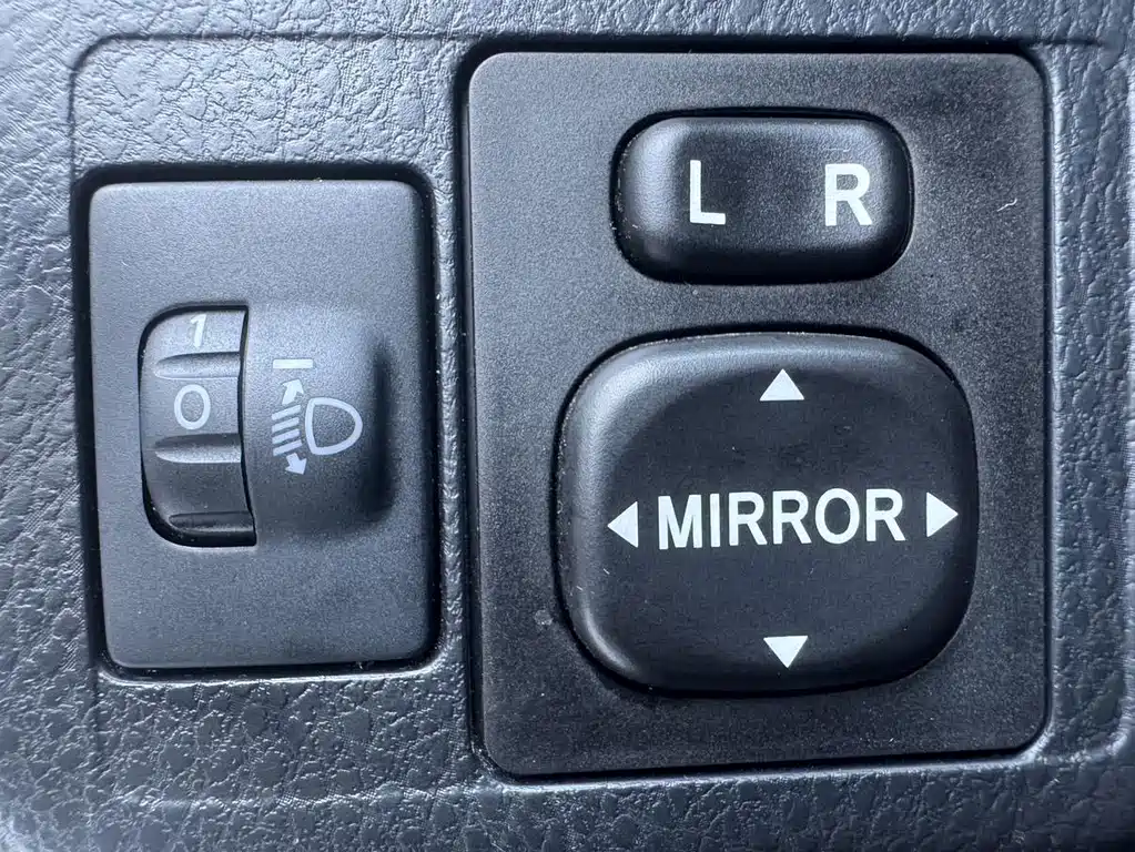 Toyota Yaris L — фото 7