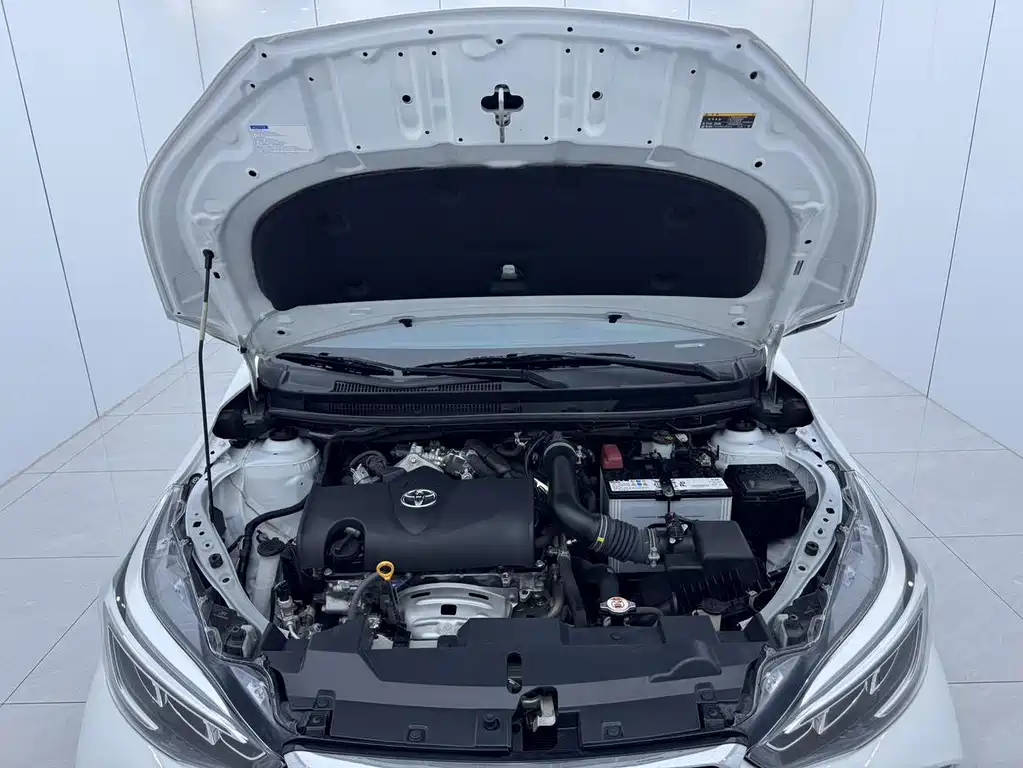 Toyota Yaris L — фото 10