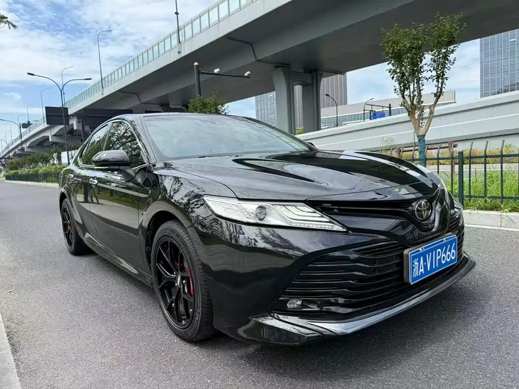Toyota Camry — фото 3