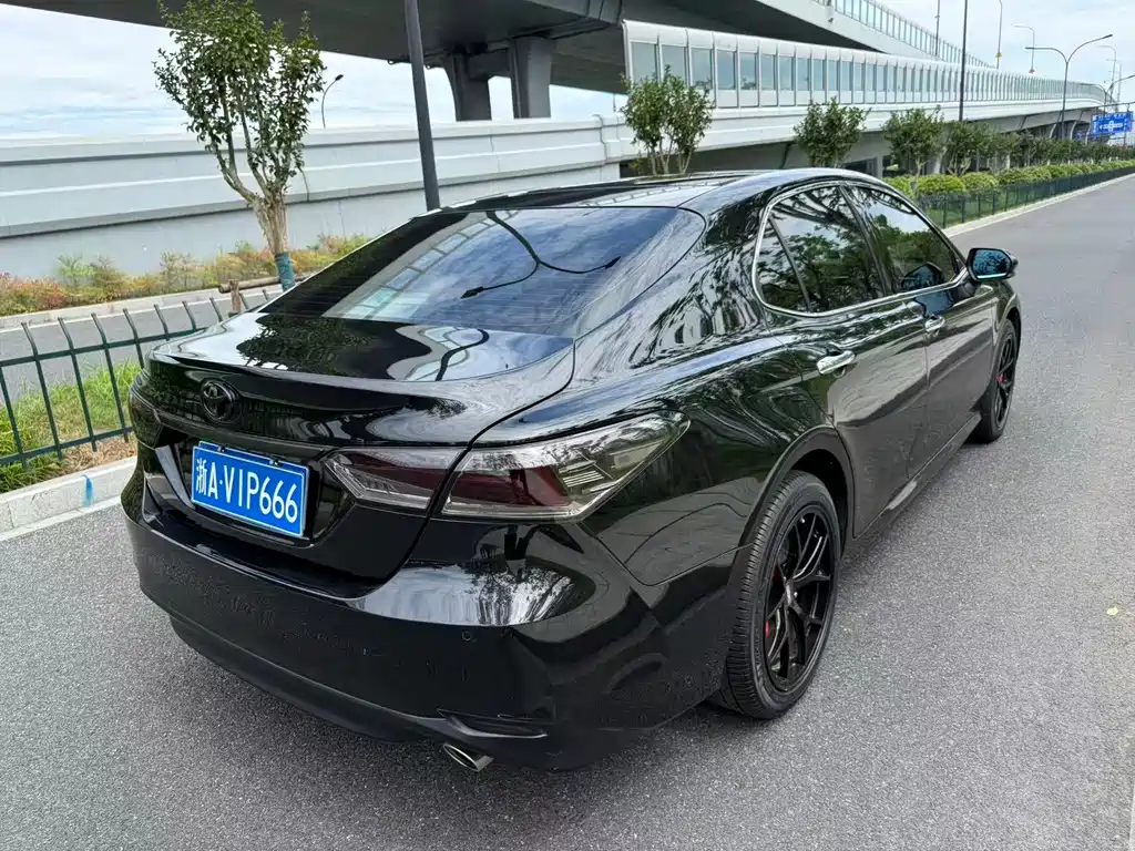 Toyota Camry — фото 7