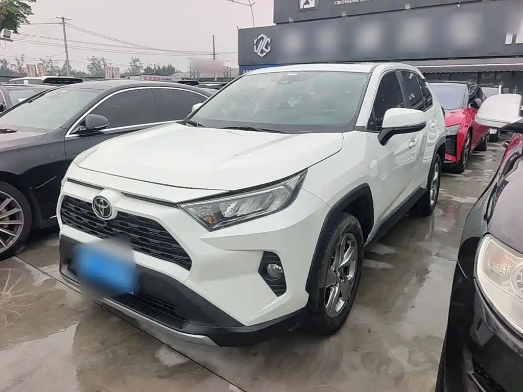 Toyota RAV4 — фото 2