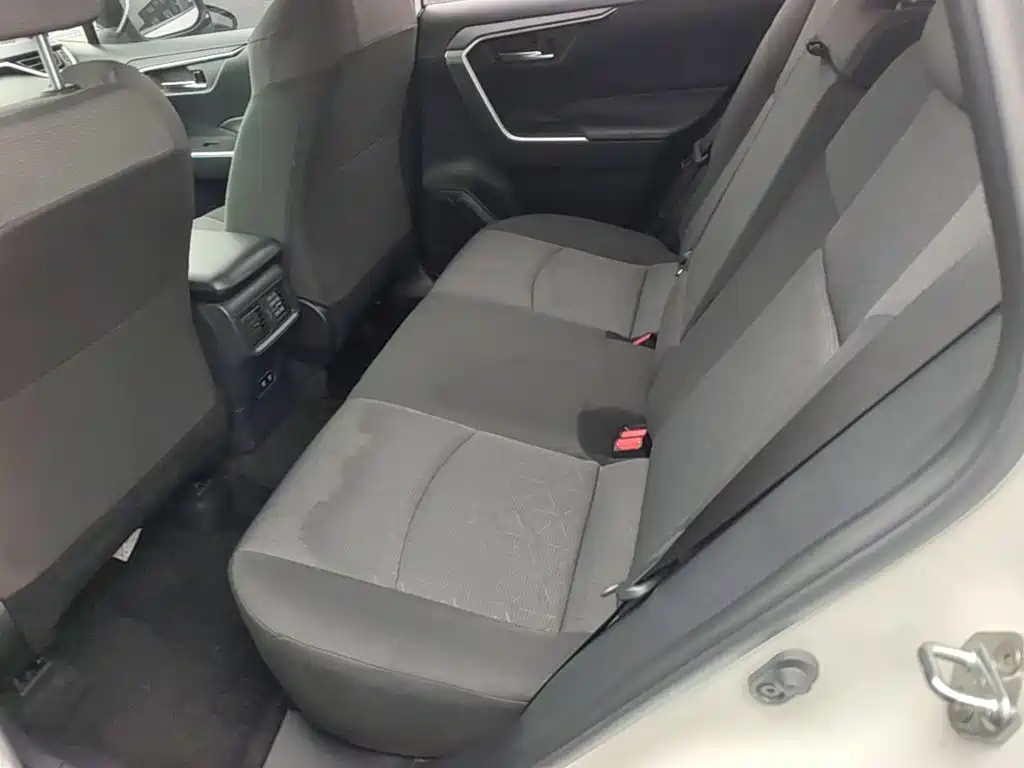 Toyota RAV4 — фото 17