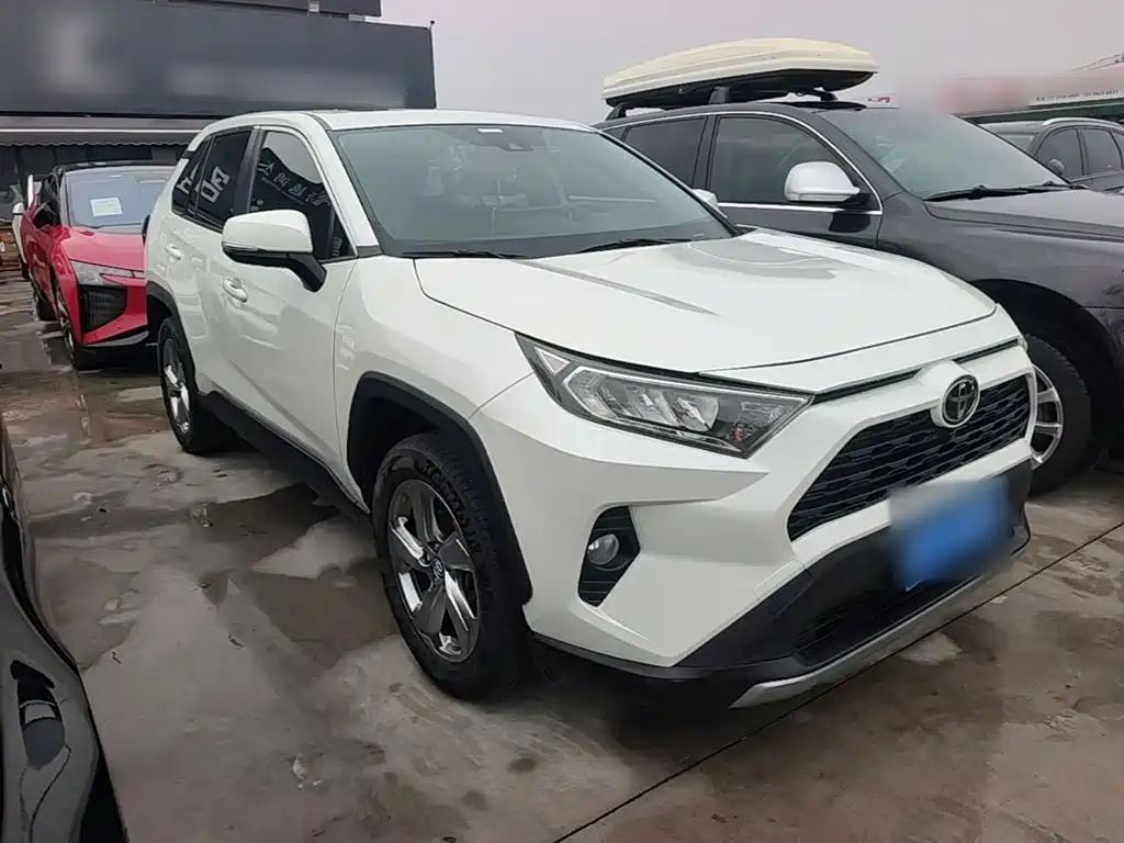 Toyota RAV4 — фото 4
