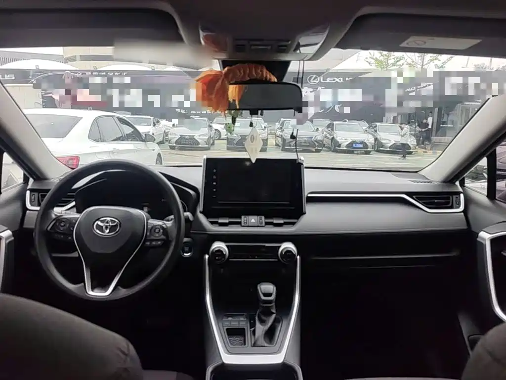 Toyota RAV4 — фото 10