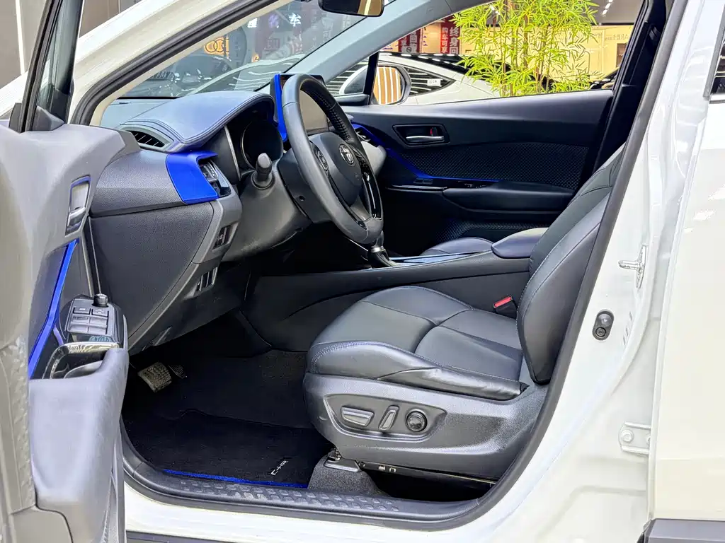 Toyota C-HR — фото 4