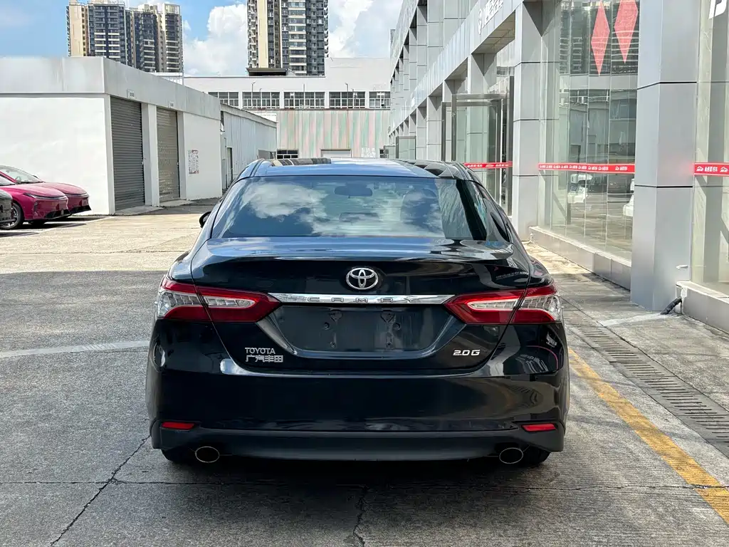 Toyota Camry — фото 5