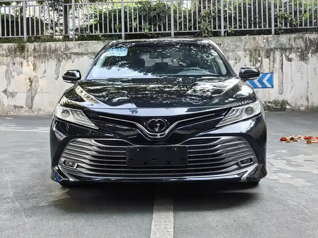 Toyota Camry — фото 2