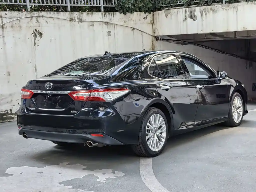 Toyota Camry — фото 14