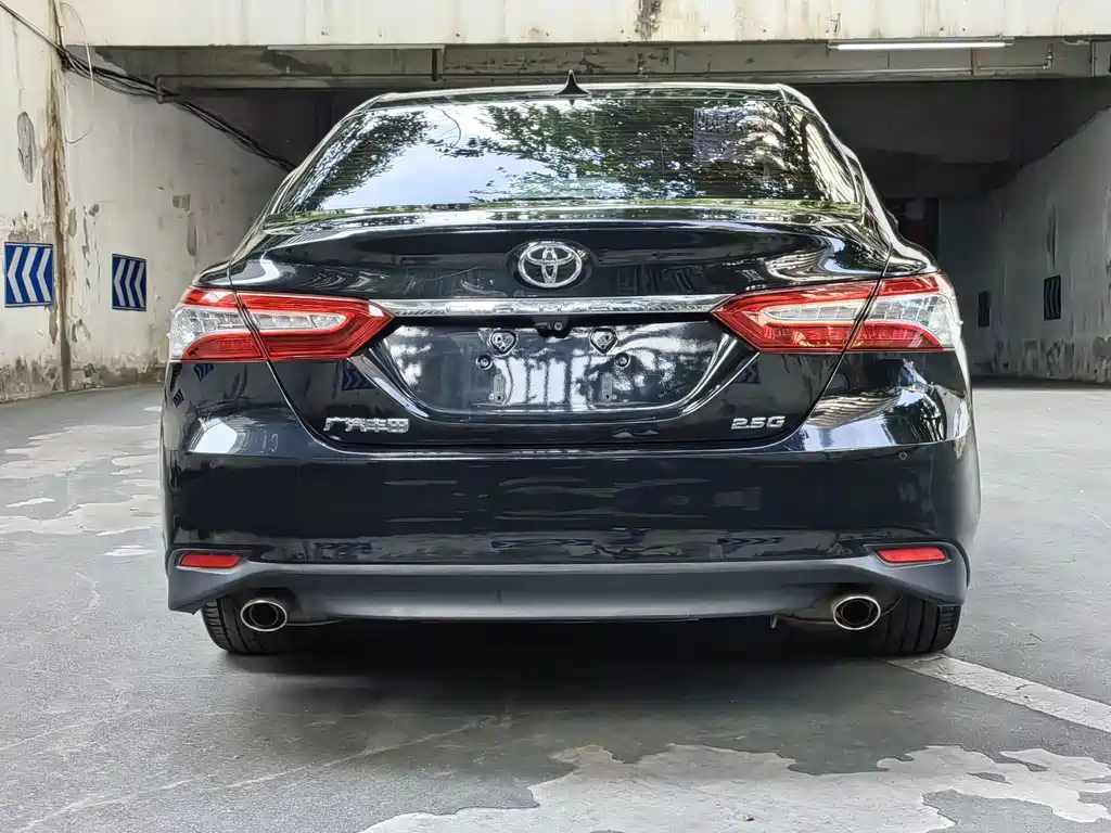 Toyota Camry — фото 15