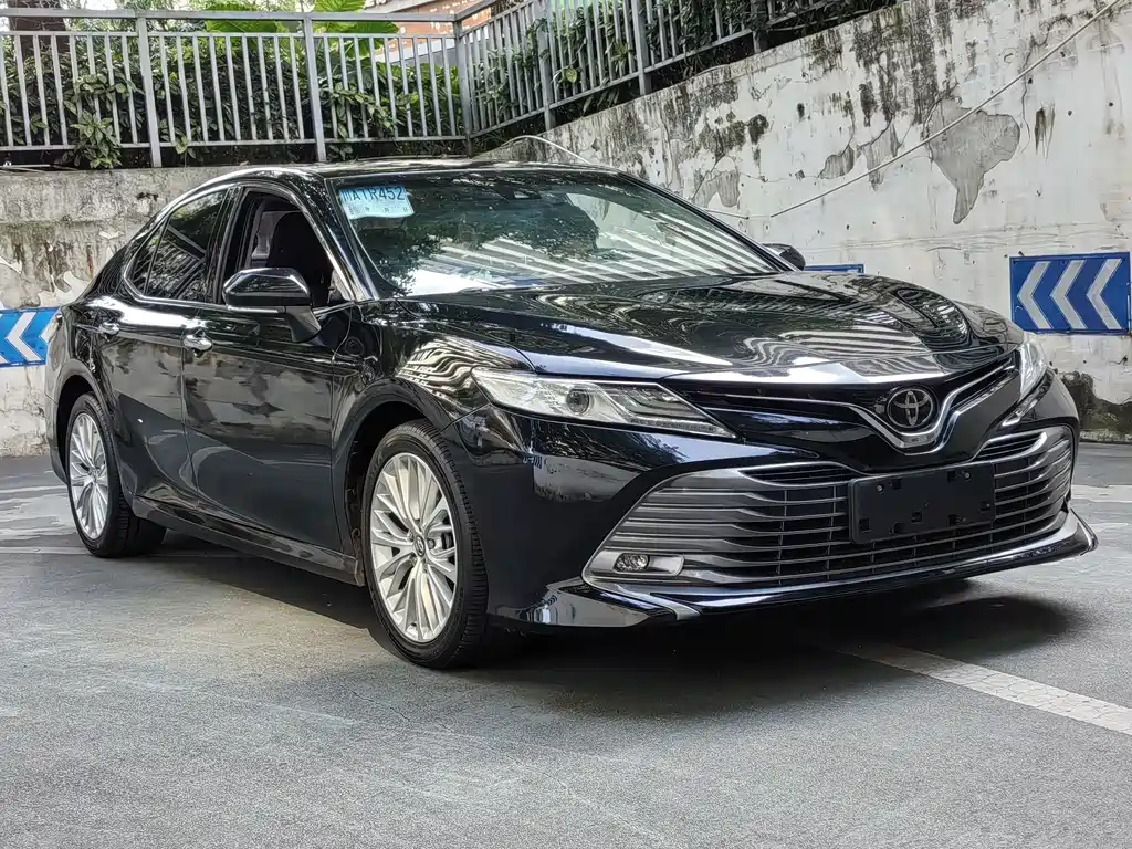 Toyota Camry — фото 3