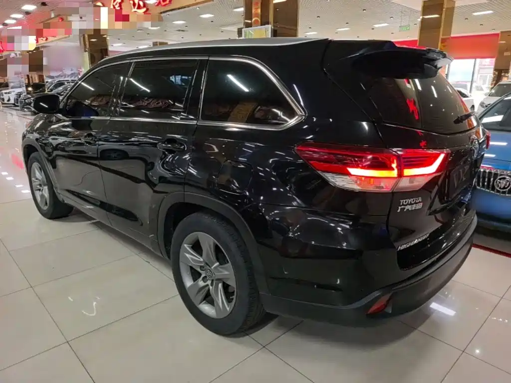 Toyota Highlander — фото 5