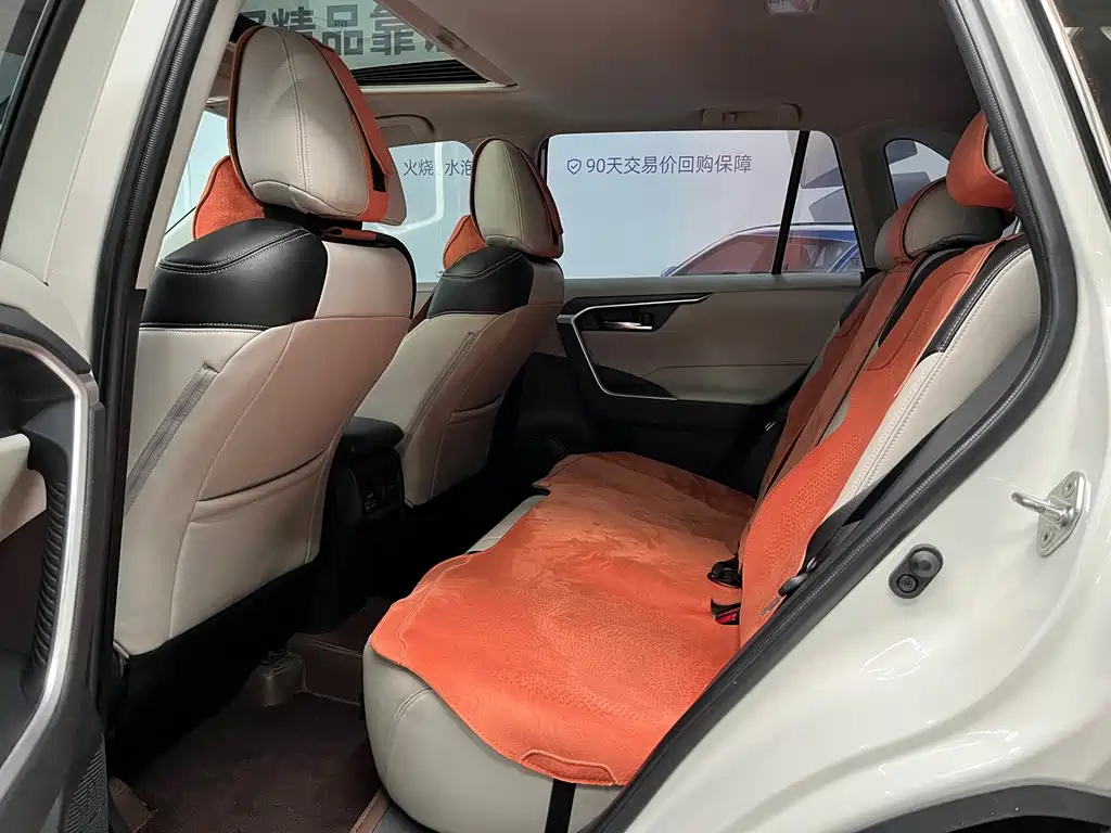 Toyota RAV4 — фото 13