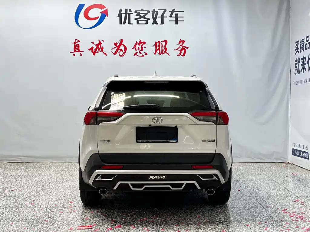 Toyota RAV4 — фото 17