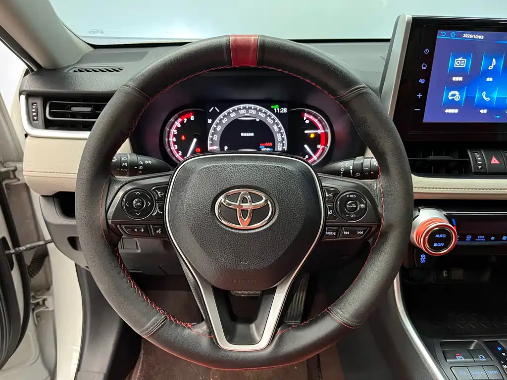 Toyota RAV4 — фото 8