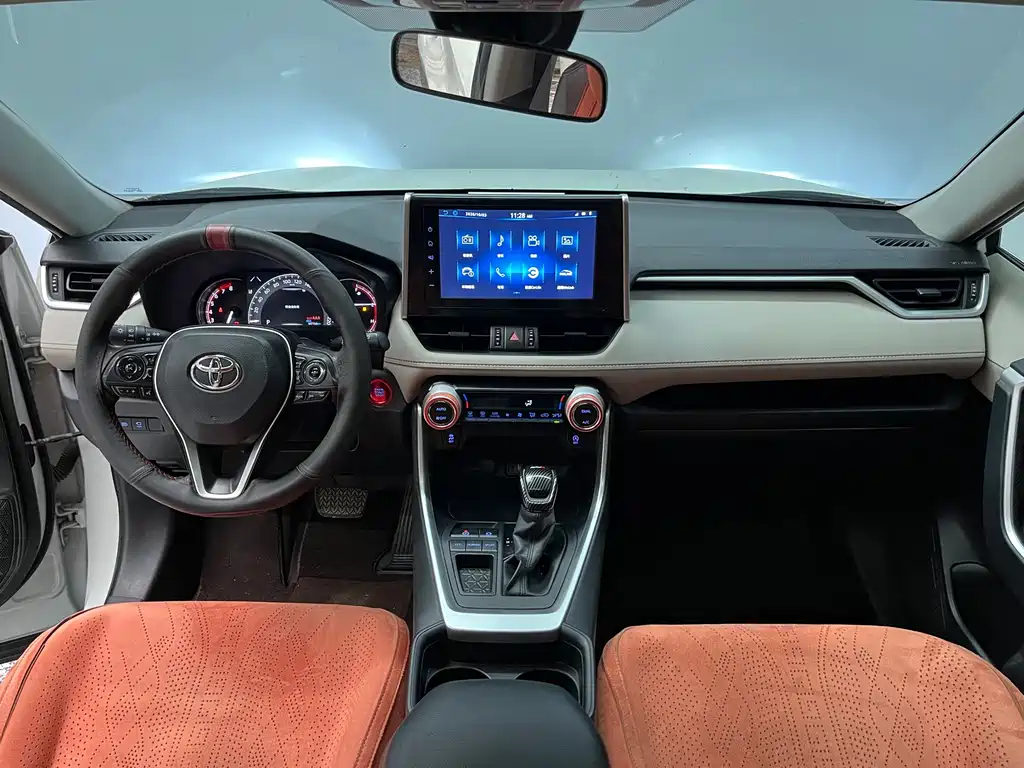 Toyota RAV4 — фото 10