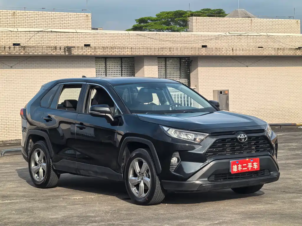 Toyota RAV4 — фото 3