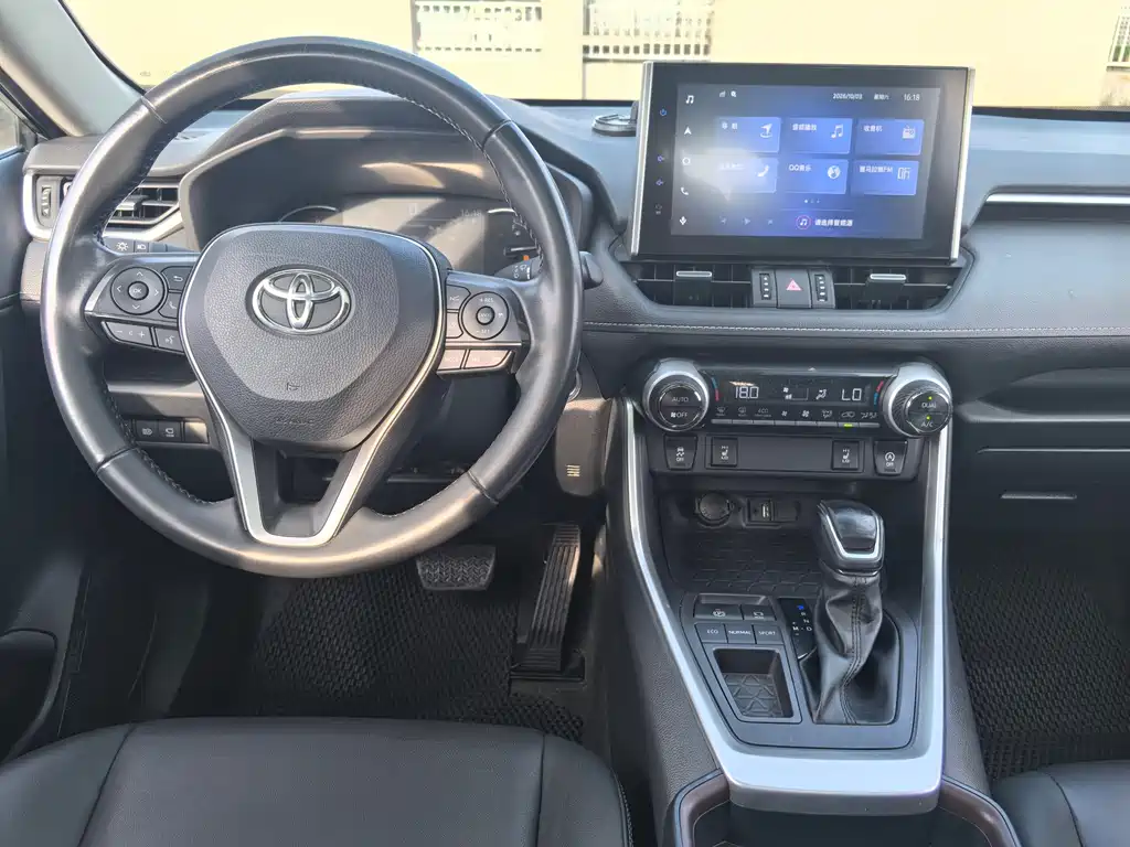 Toyota RAV4 — фото 9