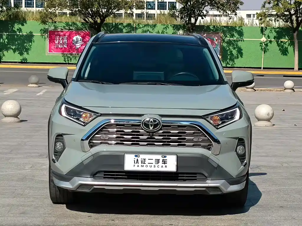 Toyota RAV4 — фото 2