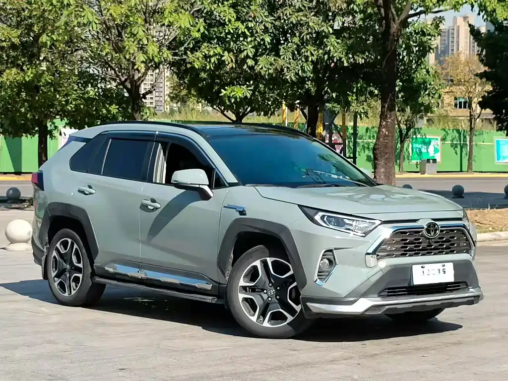 Toyota RAV4 — фото 3