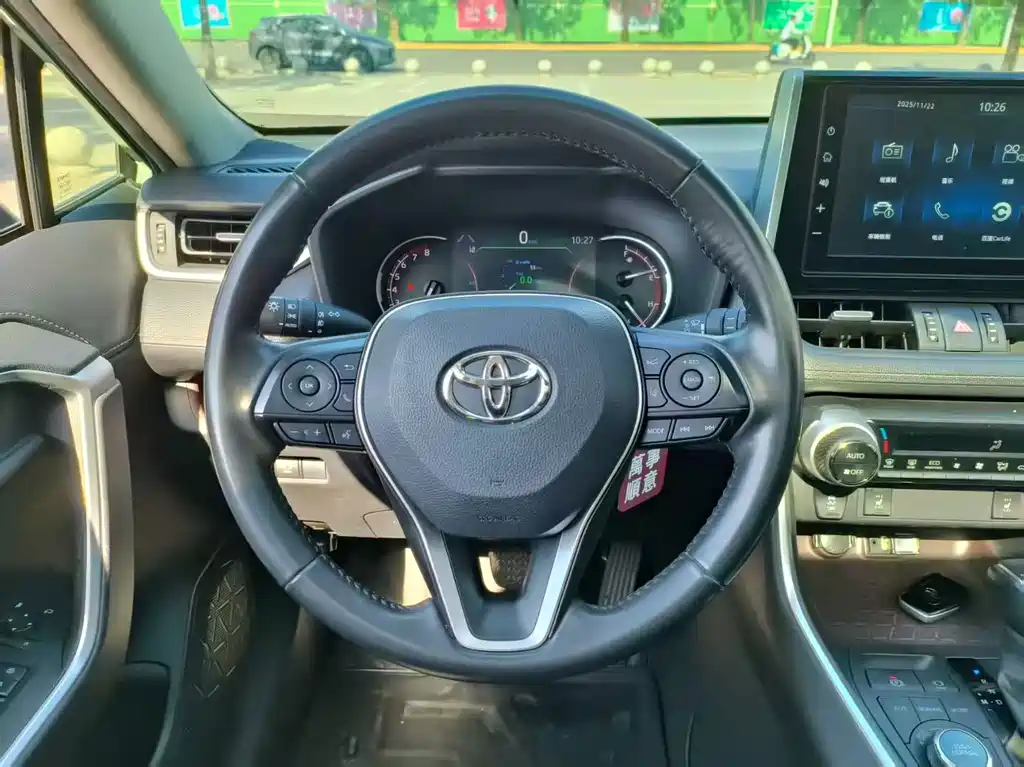 Toyota RAV4 — фото 4
