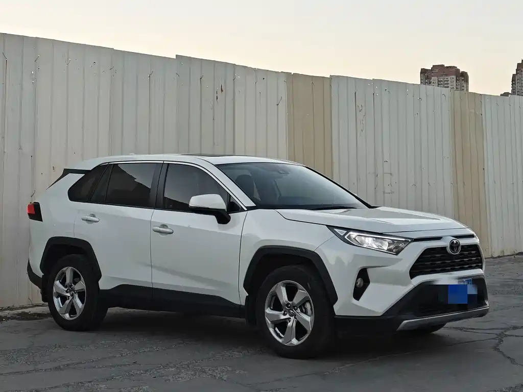 Toyota RAV4 — фото 2