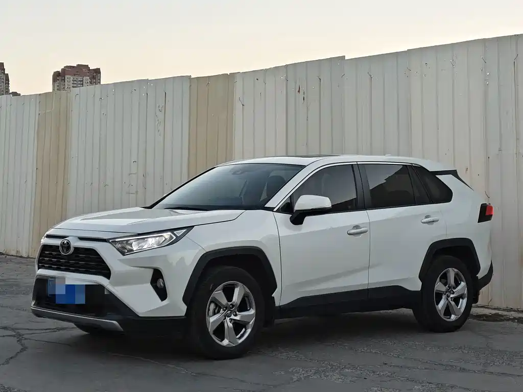Toyota RAV4 — фото 3