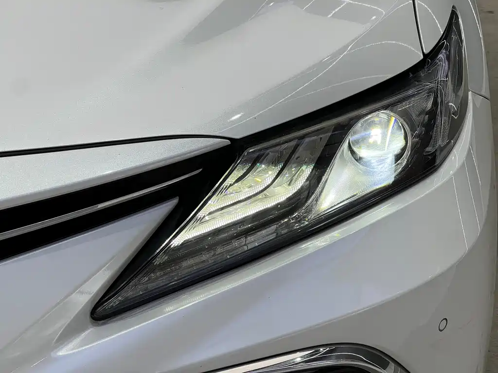 Toyota Camry — фото 10