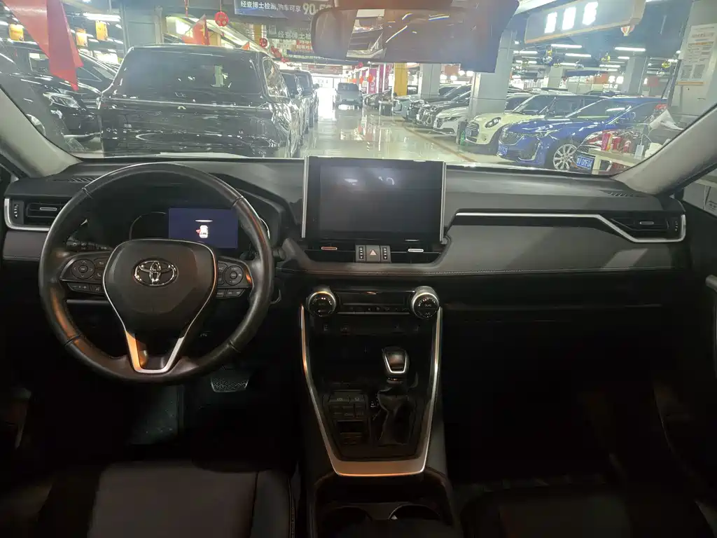 Toyota RAV4 — фото 4