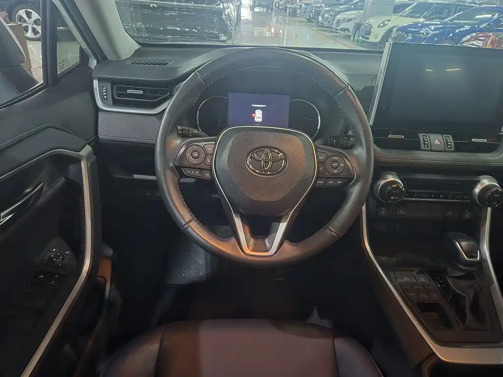 Toyota RAV4 — фото 5