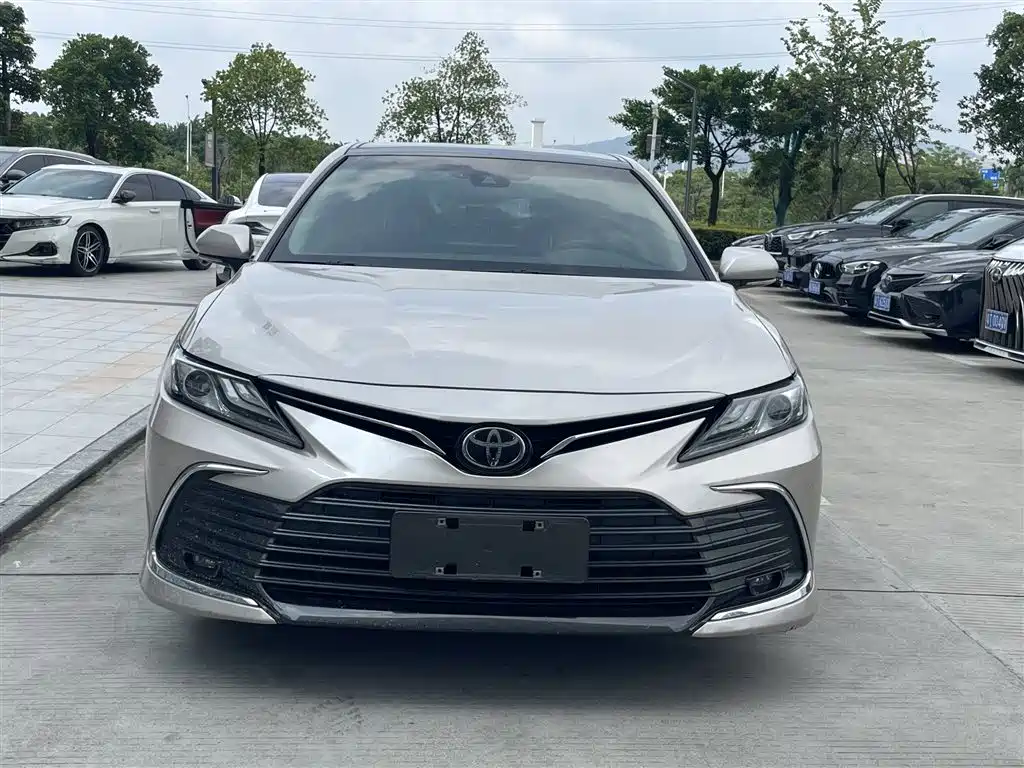 Toyota Camry — фото 2