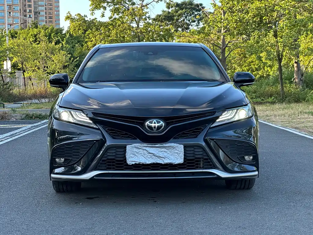 Toyota Camry — фото 2