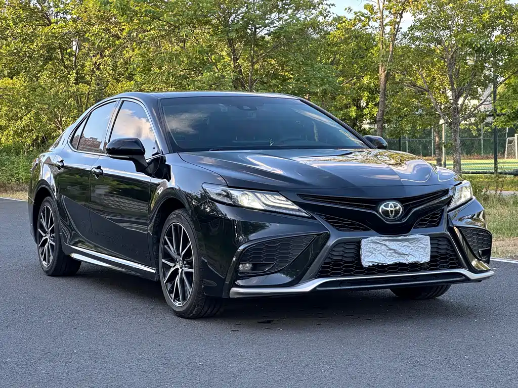 Toyota Camry — фото 3