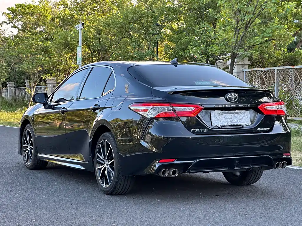Toyota Camry — фото 4