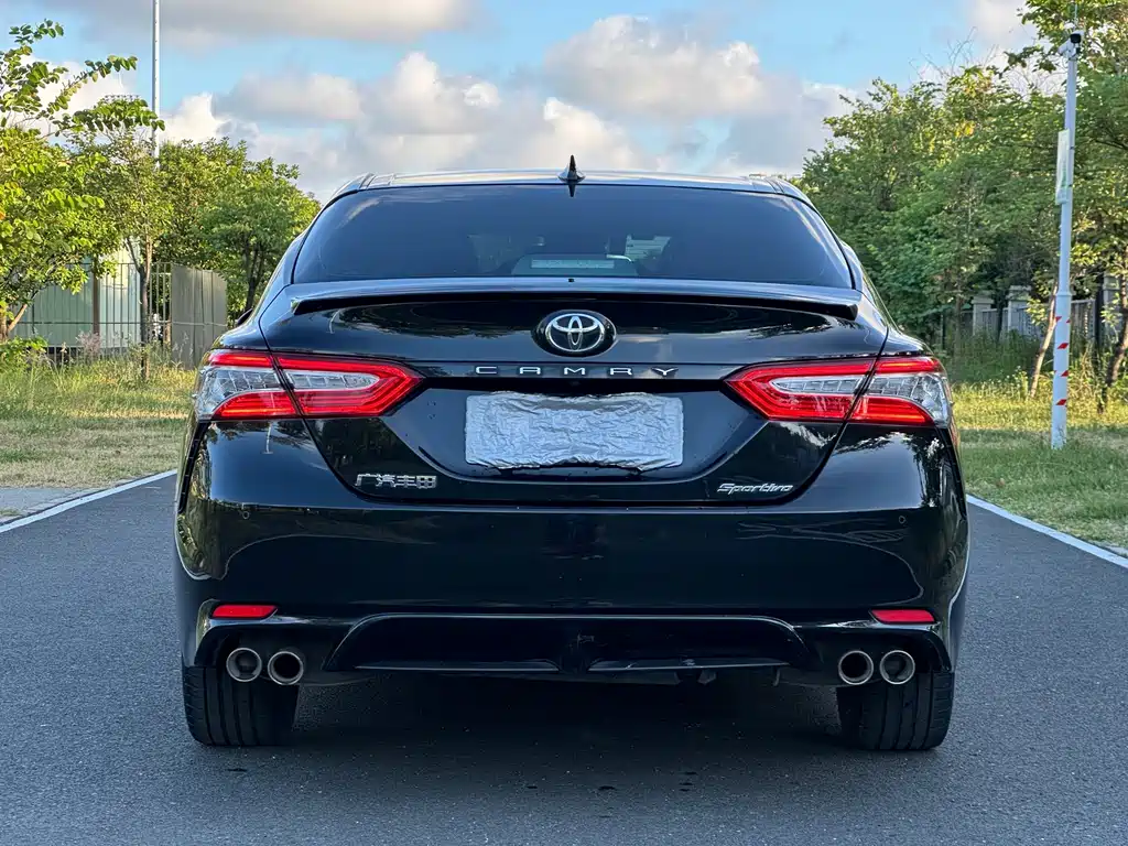 Toyota Camry — фото 5