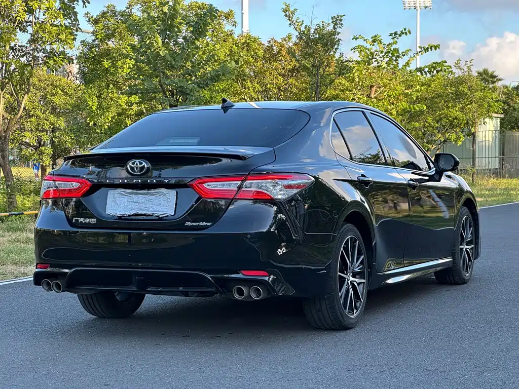 Toyota Camry — фото 6