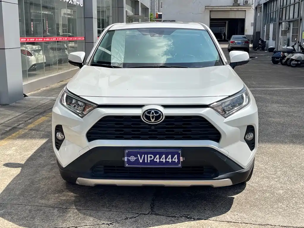 Toyota RAV4 — фото 2