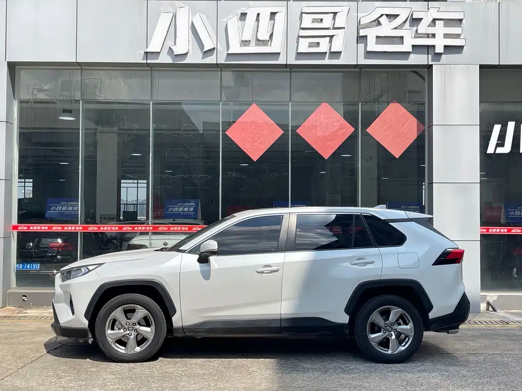 Toyota RAV4 — фото 3