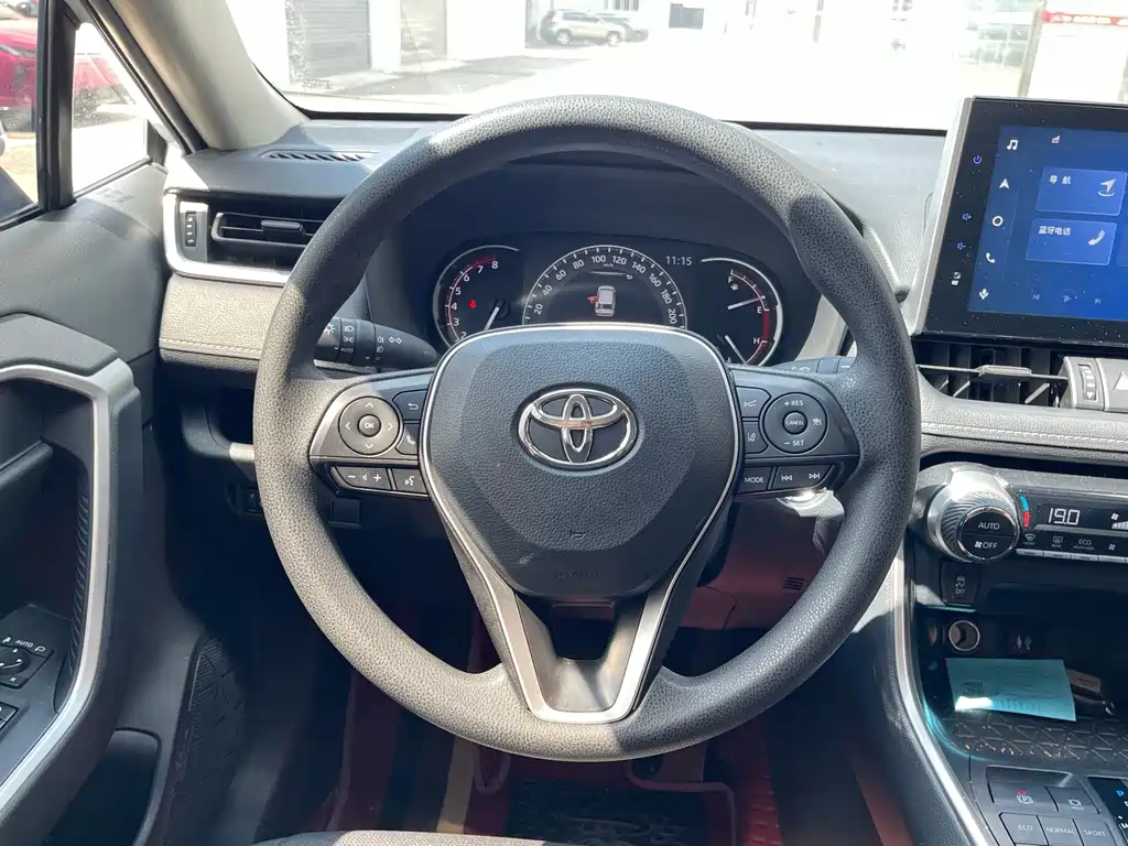 Toyota RAV4 — фото 10