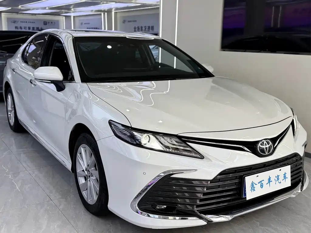 Toyota Camry — фото 3