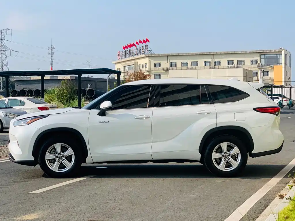 Toyota Highlander — фото 4