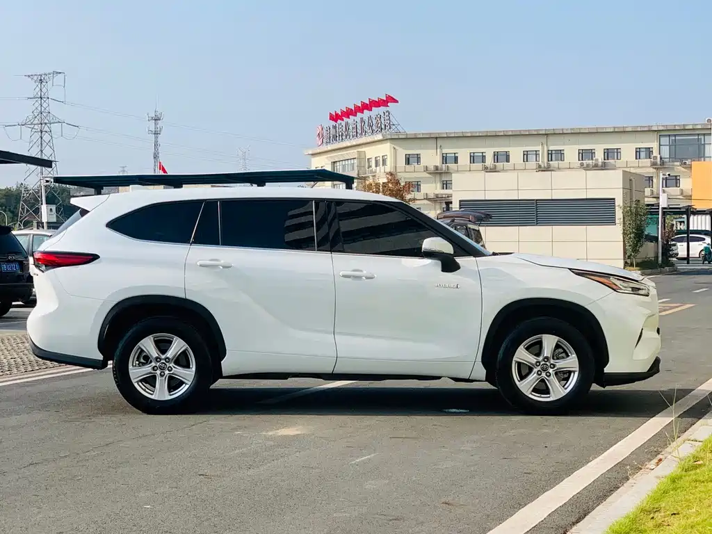 Toyota Highlander — фото 5