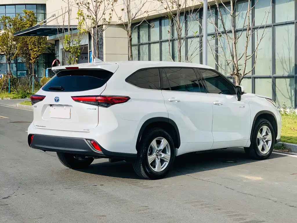 Toyota Highlander — фото 8