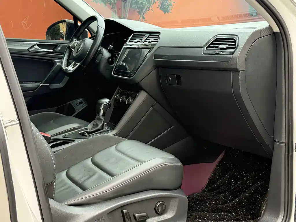 Volkswagen Tiguan L — фото 4