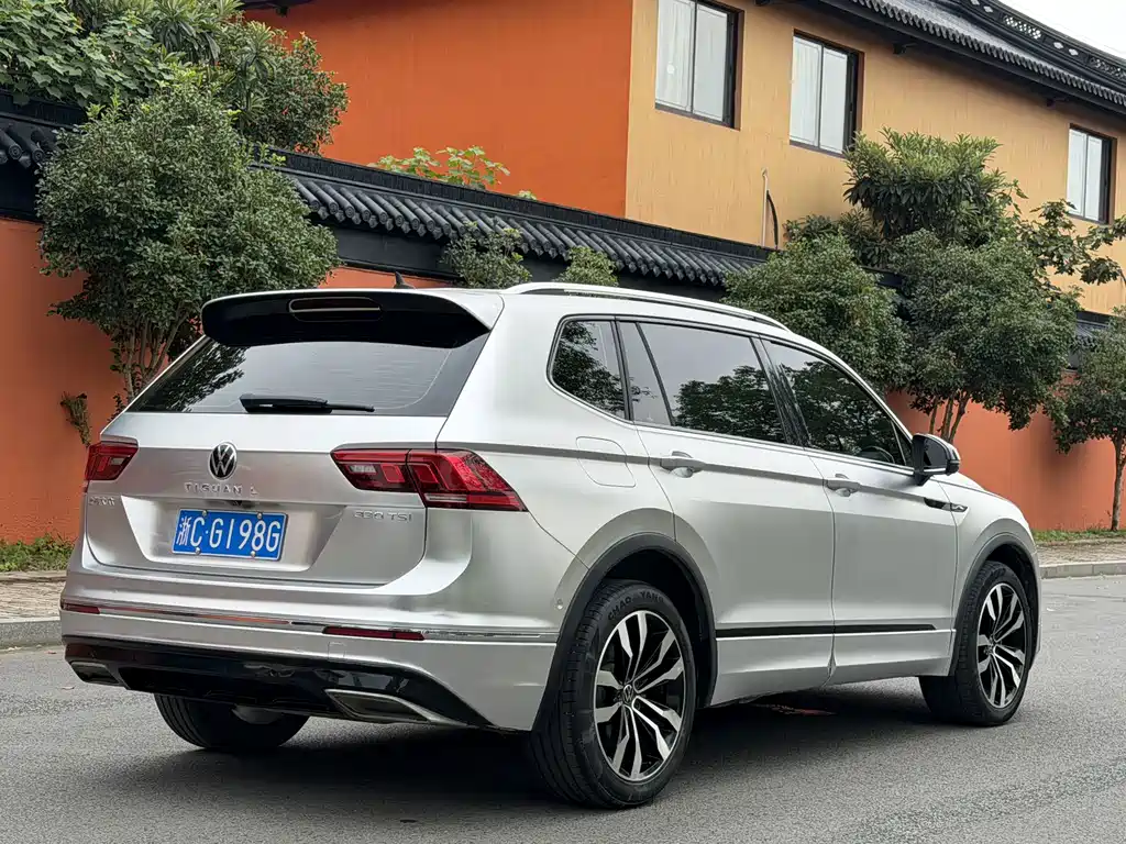 Volkswagen Tiguan L — фото 9