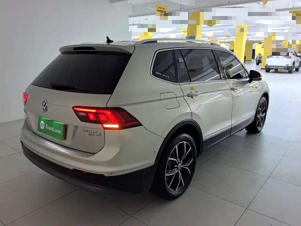 Volkswagen Tiguan L — фото 7