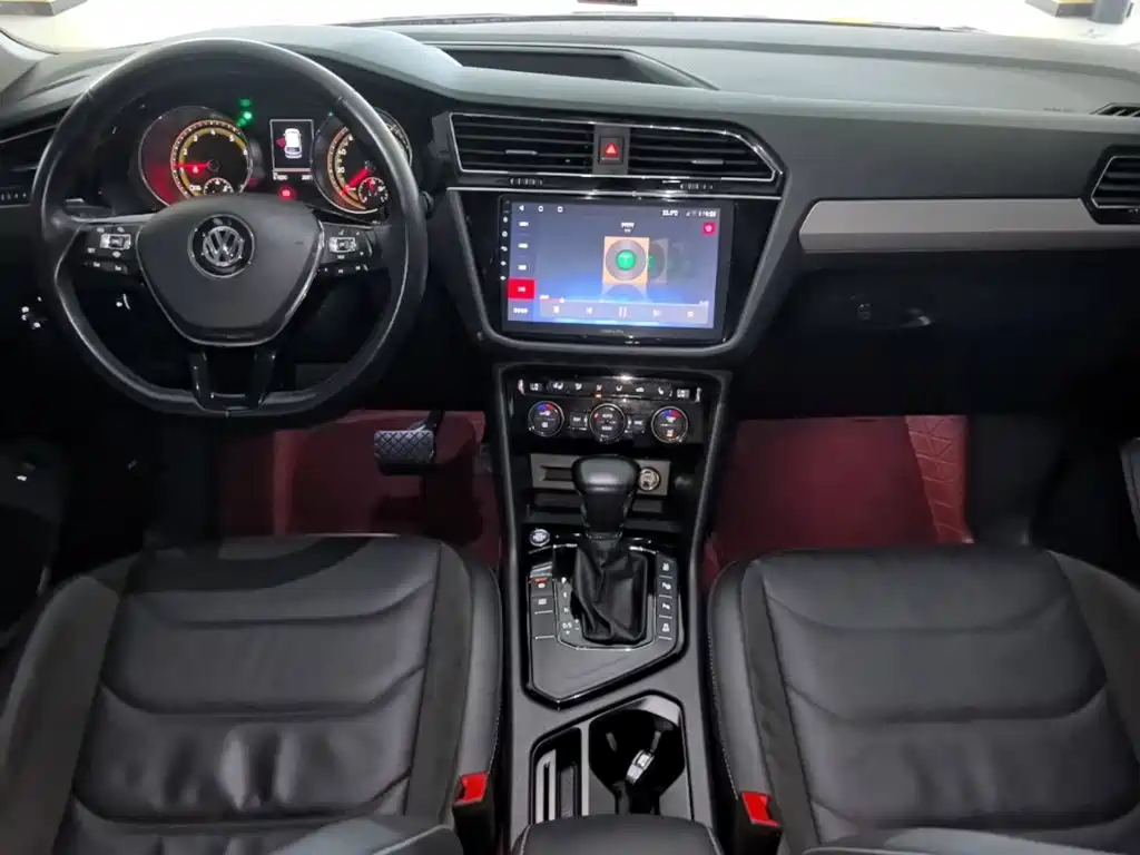 Volkswagen Tiguan L — фото 10
