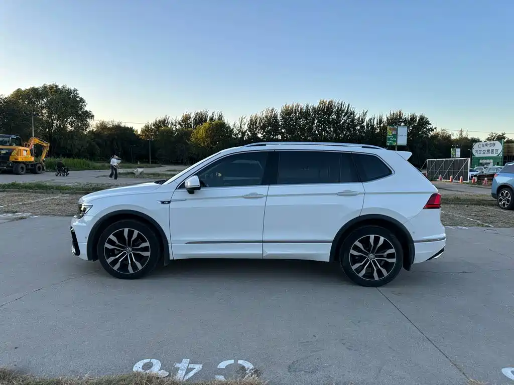 Volkswagen Tiguan L — фото 7