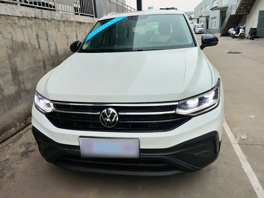 Volkswagen Tiguan L — фото 3