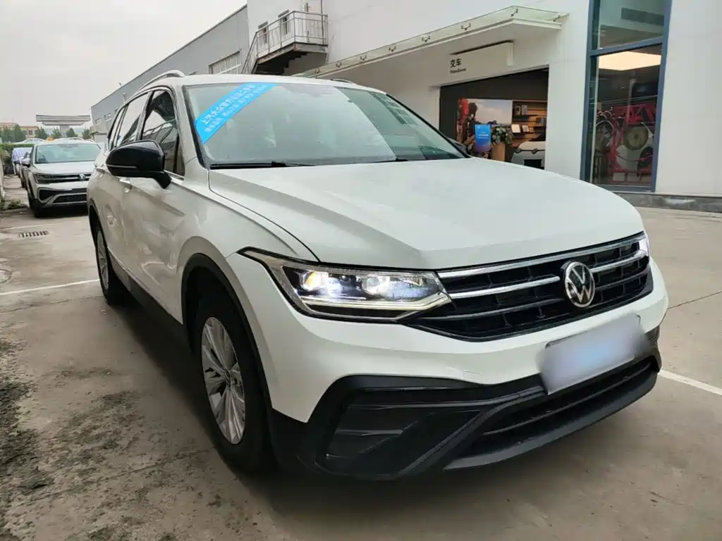 Volkswagen Tiguan L — фото 4