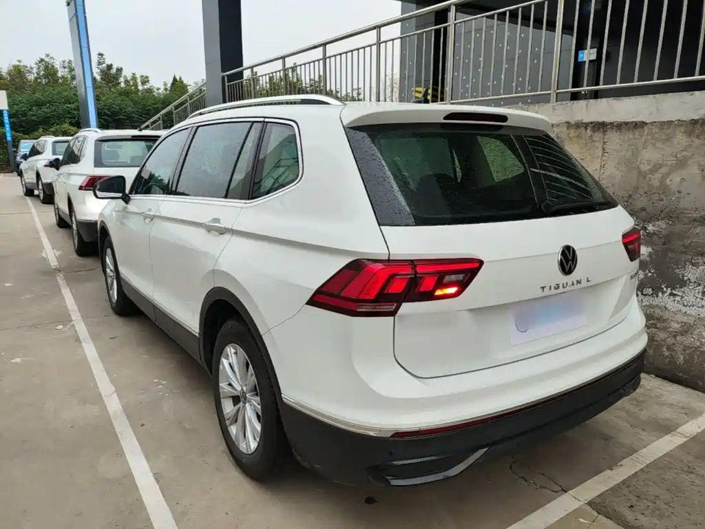 Volkswagen Tiguan L — фото 5